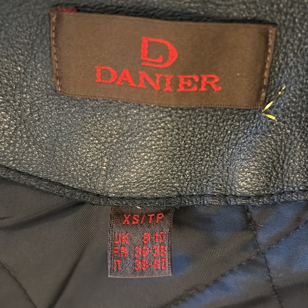 Vintage Black pebble leather insulated Danier biker jacket - Picture 5 of 17